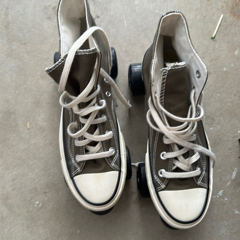 Chuck Taylor inspired Even Star Roller Skates
